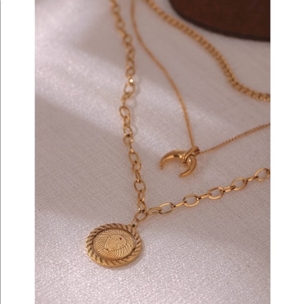 18K Gold Plated Layered Lion Pendant & Animal Horn Pendant Necklace